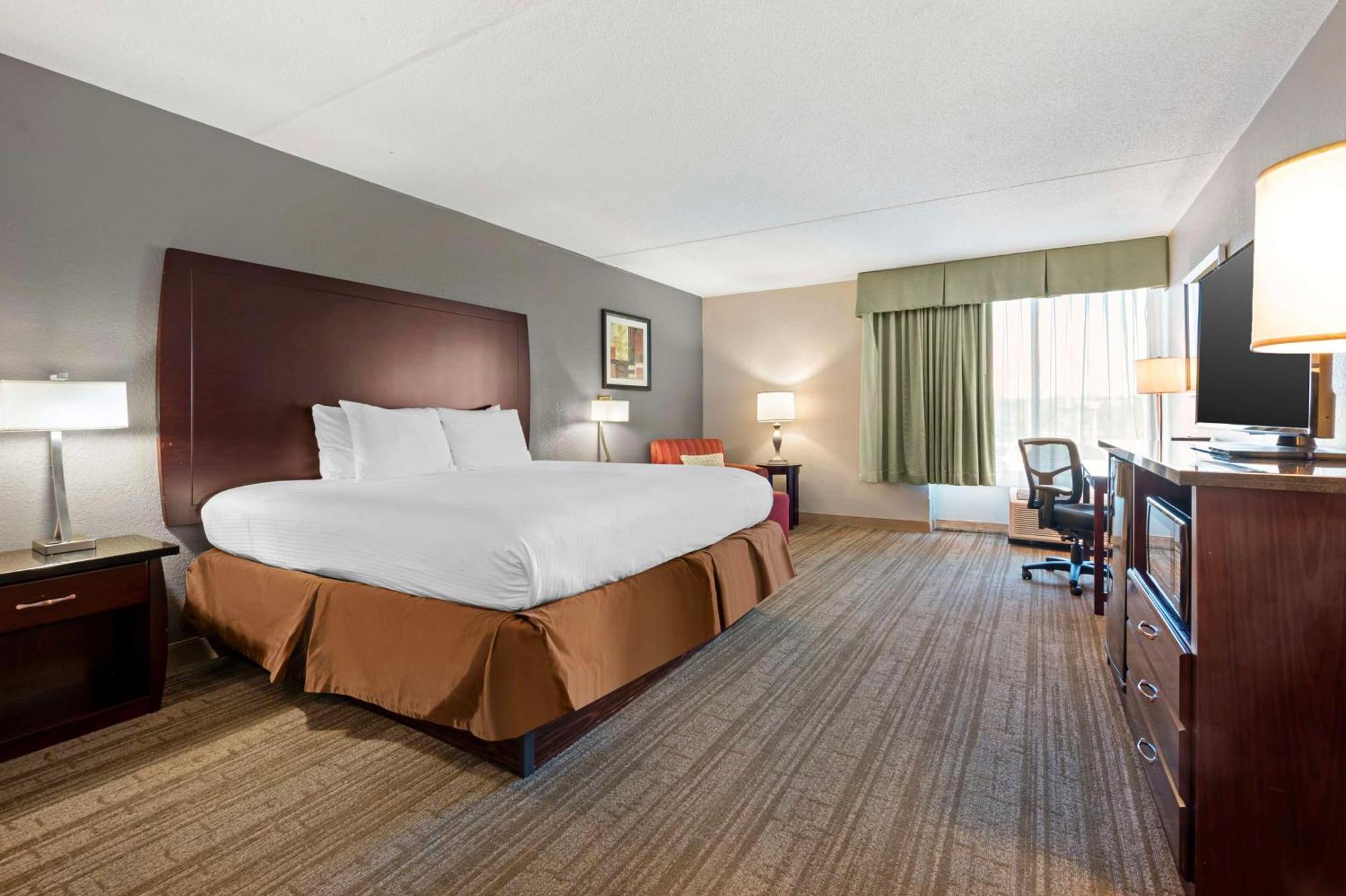 Western Ashbury Hotel 3*